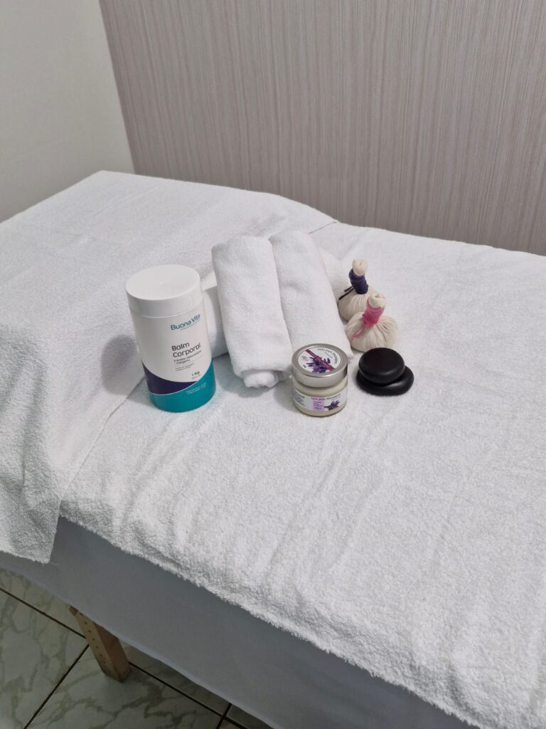 Roupas de cama e banho para as massegens